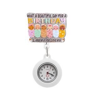 Adorable Reloj de Bolsillo Retráctil con Broche de ABS Brillante de Dibujos Animados para Enfermeras, Porta-Credenciales, Diseños Personalizados para Hospitales Pediátricos - Product Image 3