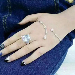 Anello quadrato in cristallo da donna, accessorio minimalista alla moda per l'uso quotidiano - Product Image 6