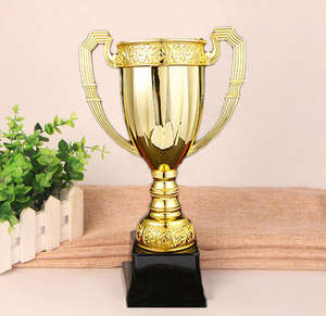 Fábrica de demostración Venta caliente Premio de competencia Artesanía de plástico Corona Trofeo Nombre personalizado y logotipo Fútbol Deportes <span class=keywords><strong>Copa</strong></span> de trofeo de plástico - Product Image 1
