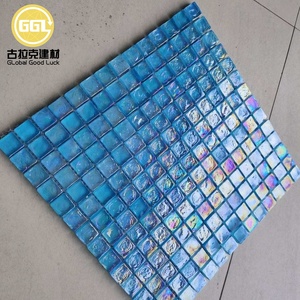 Piastrelle a Mosaico in Vetro Blu Iridescente Perlescente per Piscine Esterne - Product Image 3