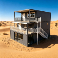 Villa/Bureau Modulaire Conteneurisée à Panneaux Sandwich Gris de 20 et 40 pieds, 3 étages, avec Mur Rideau et Escalier Extérieur Moderne