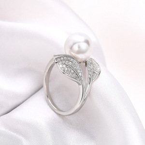 Anello con Perla Finta a Forma di Foglia per Donne, Gioiello Elegante e alla Moda - Product Image 6