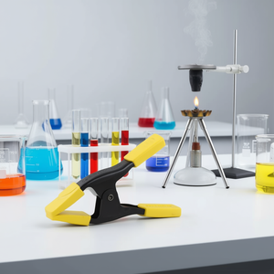 Abrazadera de resorte metálica de 100 mm para uso en laboratorio con mangos amarillos - Product Image 3