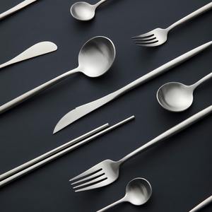 Colorido gran oferta mango redondo portugués grueso 10 artículos mate pulido clásico juego de cubiertos de acero inoxidable - Product Image 1