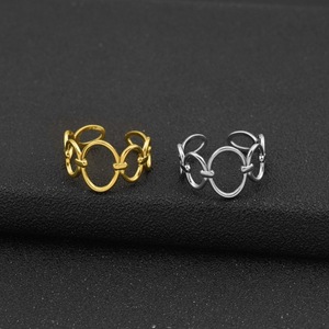แหวนสแตนเลสดีไซน์สวยหรู เรียบง่าย ดูมีระดับ ชุบทอง/เงิน แหวนเรขาคณิตสำหรับผู้หญิง ขายส่งเครื่องประดับ - Product Image 2