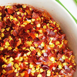 เกล็ด chlli สีแดงรสเผ็ดพร้อมเมล็ดเครื่องเทศและสมุนไพรเดี่ยวแบบปรับแต่งได้ - Product Image 5