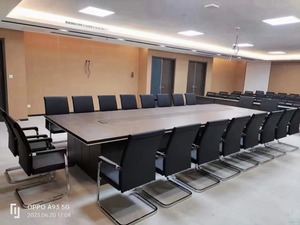 ปรับแต่งโต๊ะประชุมขนาดใหญ่ ชุดโต๊ะเก้าอี้สำหรับห้องประชุม รองรับ 12 14 18 คน สำหรับใช้งานเชิงพาณิชย์ - Product Image 3