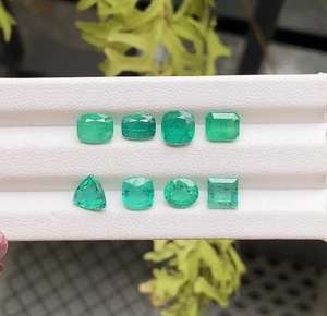 OM GEMS Esmeralda Verde Natural |   Esmeralda Neón |   Esmeralda color menta |   Esmeralda Zambiana |   Anillo de Compromiso con Gema de Corte Único - Product Image 3