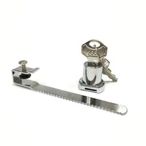 Cerradura de Empuje para Vitrina de Zinc de 4-1/2 Pulgadas, Acabado DC, Diseño Tradicional, Fácil Instalación para Uso en Cocina - Product Image 1