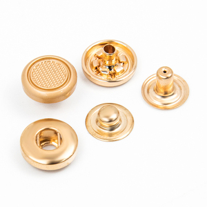 กระดุมแป๊กสี่เหลี่ยมโลหะผสมสังกะสีลายโลโก้สั่งทำสำหรับเสื้อผ้าผู้ชายและเครื่องประดับเสื้อผ้า - Product Image 3