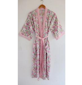 ชุดกิโมโนผ้าฝ้ายสำหรับผู้หญิง ลายดอกไม้พิมพ์มือ เหมาะสำหรับใส่นอนสบายๆ และสวมใส่สบายในชีวิตประจำวัน - Product Image 1