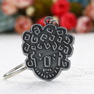 พวงกุญแจโลหะผสมสังกะสีชุบเงิ<span class=keywords><strong>น</strong></span>โบราณลาย<span class=keywords><strong>น</strong></span>ูนแบบไม่สมมาตร พวงกุญแจโลโก้แบบกำหนดเอง ลาย 3 มิติ ชื่อ ตัวอักษร - Product Image 4