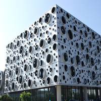 Conception de façade personnalisée, découpe laser extérieure, panneau mural perforé en aluminium, mur-rideau en aluminium