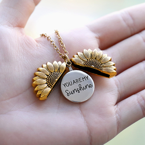 Collane 'You Are My Sunshine' per Donne <span class=keywords><strong>e</strong></span> Uomini, Ciondolo a Forma di Girasole Color Oro, Gioiello Regalo di Compleanno per Fidanzata o <span class=keywords><strong>Mamma</strong></span> - Product Image 1