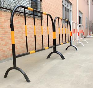 Barrière de contrôle des foules en acier galvanisé durable avec poteaux réfléchissants haute visibilité |   Obstacles routiers temporaires portables - Product Image 1