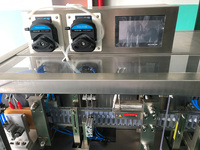Machine de formage, de remplissage et de scellage d'ampoules en plastique à fond plat pour produits nutraceutiques liquides monodoses