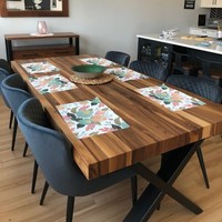 Meubles de salle à manger modernes et tendance, table de salle à manger en bois massif de noyer avec bordure naturelle, plateau de table de restaurant
