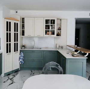 Mobile da <span class=keywords><strong>Cucina</strong></span> a L Balom Pronto da Montare, Stile Moderno Transizionale, Bianco Crema e Verde, con Isola - Product Image 1