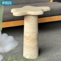 Petite table d'appoint en travertin beige en forme d'étoile au design moderne de style Wabi-sabi pour l'entrée de la chambre à coucher du salon