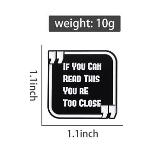 Wenn Du Das Lesen Kannst, Bin Du Zu Nah Brosche Lustige Englische Distanz-Erinnerung Rucksack-Anstecker Geschenk für Freunde - Product Image 6