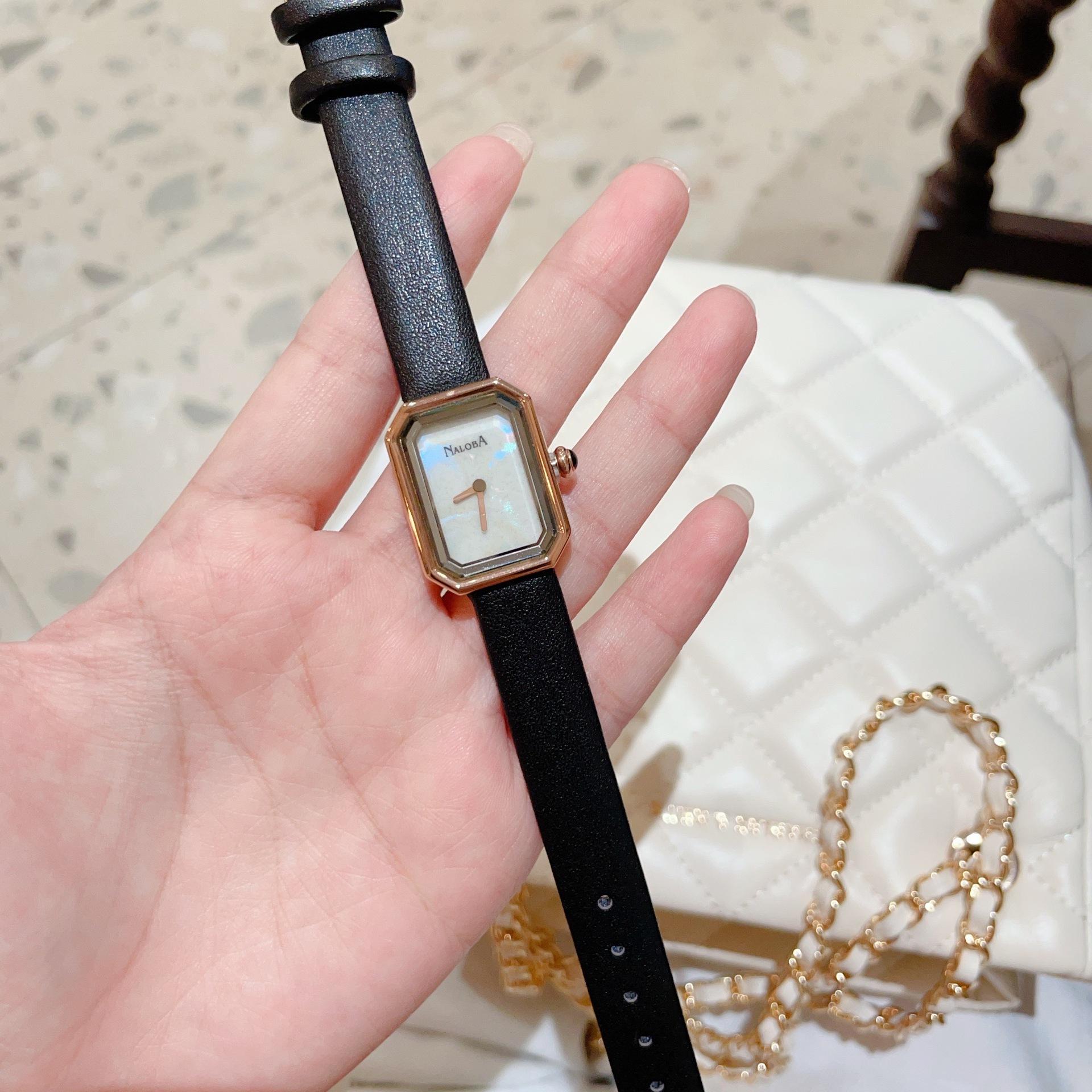 รูรับแสงพื้นผิวเปลือกหอยสีเงิน