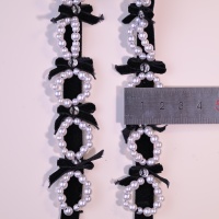 Bordure en velours faite à la main avec perles et strass imitation perle pour robe de mariée ou de soirée