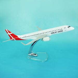 Modèle d'<span class=keywords><strong>avion</strong></span> <span class=keywords><strong>cargo</strong></span> Embraer ERJ-195 à l'échelle 1:100, 39 cm, avec support - Product Image 2
