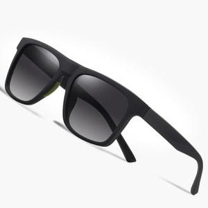 Occhiali da Sole Kenbo Classic TR90 Ultraleggeri Polarizzati UV400 con Montatura Quadrata Unisex e Supporto Nasale in Gomma Antiscivolo - Product Image 6