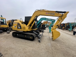 รถขุดตีนตะขาบ Komatsu PC70 มือสองสภาพดีเยี่ยม พร้อมเครื่องยนต์ Yanmar เหมาะสำหรับงานขุดในฟาร์มและครัวเรือน - Product Image 2