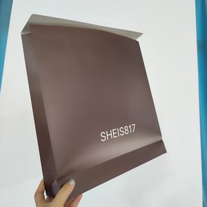 Bolsas de Papel Recubierto Marrón de Lujo - Empaque Impreso Personalizado para Ropa y Cosméticos de Alta Gama - Product Image 3