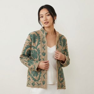 Veste florale chic de la Prairie en jute et coton brodée au style Suzani, écologique, pour le printemps - Product Image 1