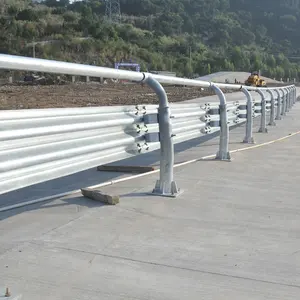 Galvanizado Rodovia Guardrails Veículo Bater Barreira para Segurança Rodoviária