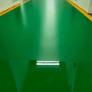 Revêtement de sol en époxy couleur grise, sol en béton industriel, finition lisse, application au rouleau - Product Image 3