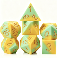 Ensemble de dés polyédriques en résine faits à la main à bords vifs pour les jeux de table DND