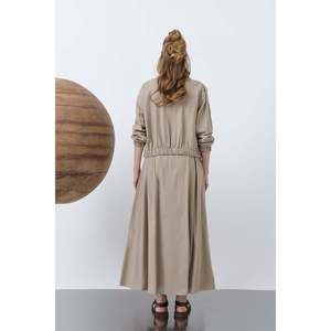 Ensemble jupe zippée élégante en viscose/polyester respirant et doux pour femme Puane, avec patte de boutonnage discrète et tissu fluide pour un confort tout au long de la journée - Product Image 5