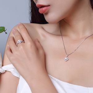 F1277 Anello di Fidanzamento da Donna con Diamante Naturale Taglio Brillante Classico e Montatura Halo - Product Image 3