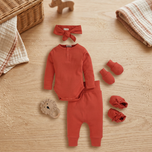 Paquete de 5 conjuntos de ropa de bebé de elastano de bambú orgánico de calidad superior con diadema Berry - Product Image 2