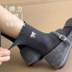 ถุงเท้าลูกไม้สตรีสีทึบสวมใส่สบายดูดซับเหงื่อทนต่อกลิ่นสไตล์ฤดูใบไม้ผลิสำหรับวัยรุ่น - Product Image 1