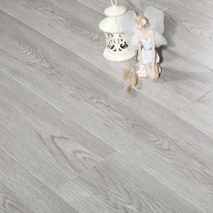 Suelo Laminado con Relieve Profundo de Borde Cuadrado de 8 mm - Product Image 1