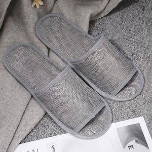 Chaussons jetables biodégradables gris à bout ouvert en coton et lin, écologiques, modernes, de luxe, avec logo personnalisé pour spa et hôtel - Product Image 2