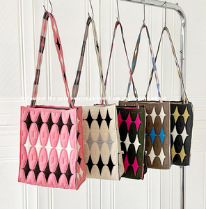 กระเป๋าถือ MK สำหรับผู้หญิงกระเป๋าสะพายไหล่กระเป๋าโท้ทผ้าไนลอนลายตามสั่งขนาดใหญ่ได้ - Product Image 1