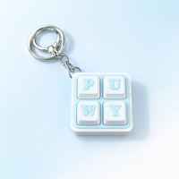 Porte-clés pendentif clavier 3D imprimé style tendance avec mécanisme de déclenchement au bout des doigts et symboles de lettres personnalisables