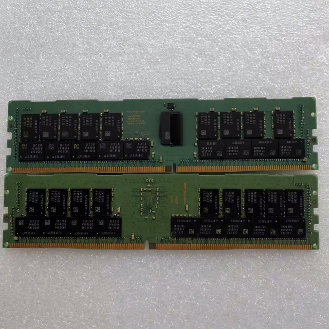Server Memory RDIMM DDR4 32G 3200MHz REG ECC M393A4K40EB3-CWEBY M393A4K40EB3-CWE M393A4K40DB3-CWE M393A4K40DB2-CVFCQ