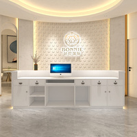 Bureau de réception en marbre plaqué or en acier inoxydable blanc LOGO personnalisable de luxe pour la réception de salon de beauté