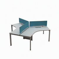 Bureau de travail ouvert moderne personnalisable 3 places en acier avec cloisons pour immeuble de bureaux