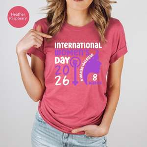 T-shirt da donna Inspire McKeon per la Giornata Internazionale della Donna 2026, stampa viola, casual, girocollo, manica corta, 100% cotone - Product Image 3