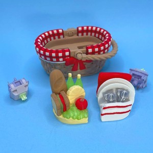 Llavero con diseño de cesta de picnic de Halloween impreso en 3D, adorno de escritorio oscuro y adorable, regalo festivo - Product Image 3