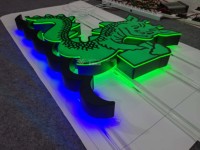 Letras Luminosas con Diseño de Patrón Exquisito, Forma Especial, Verde y Azul, Señalización Personalizada Según las Preferencias del Cliente