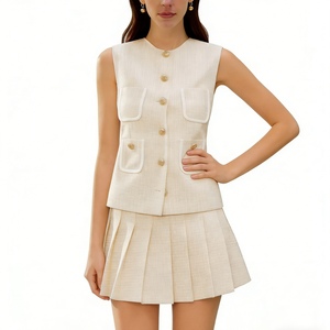 ชุดเซ็ต 2 ชิ้นสำหรับผู้หญิง - เสื้อกั๊กแขนกุดติดกระดุมด้านหน้าและกระโปรงมินิสั้นจีบ แฟชั่น - Product Image 5