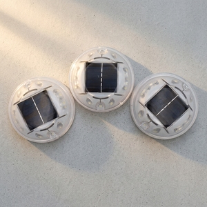 Balises solaires LED réfléchissantes pour pistes, clignotantes dans le noir, pour routes - Product Image 1